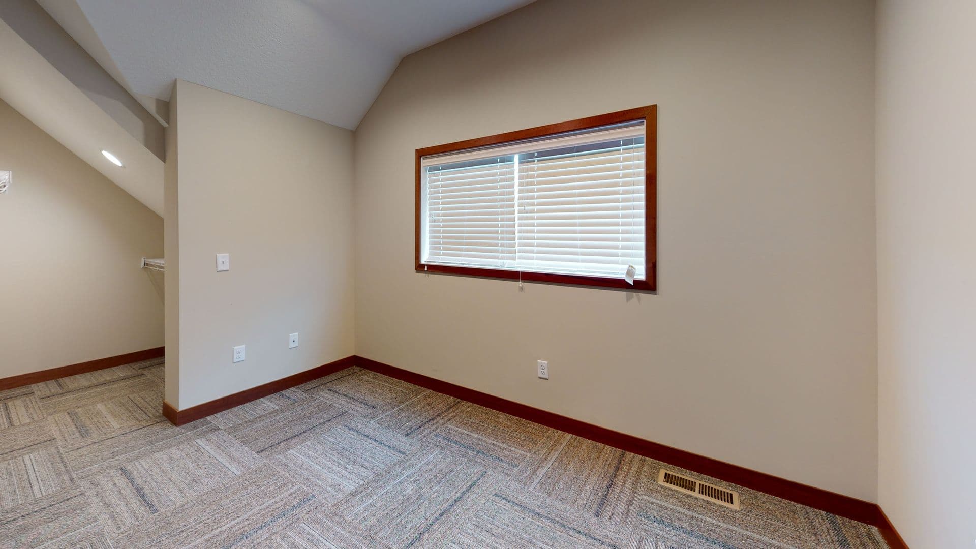 Minneapolis Apartment: 923 6th St SE