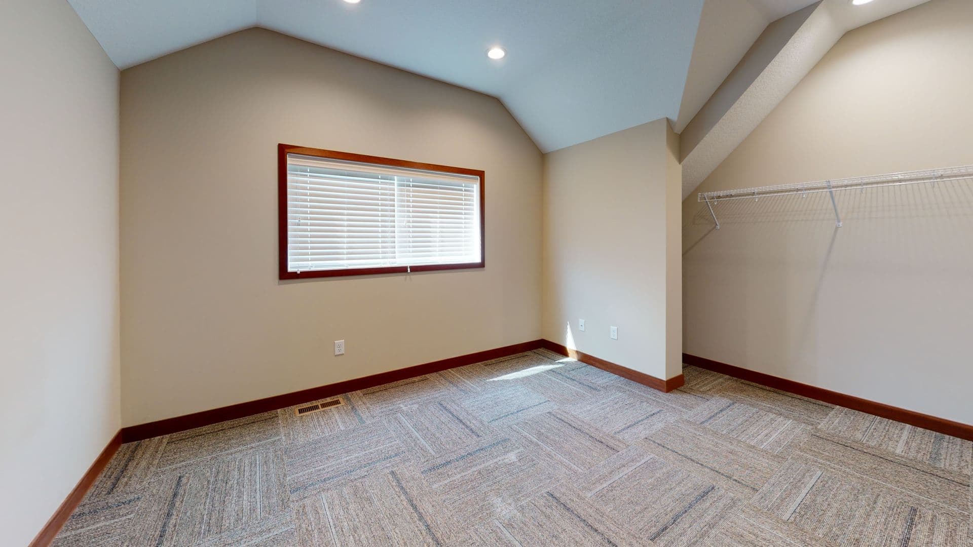 Minneapolis Apartment: 923 6th St SE