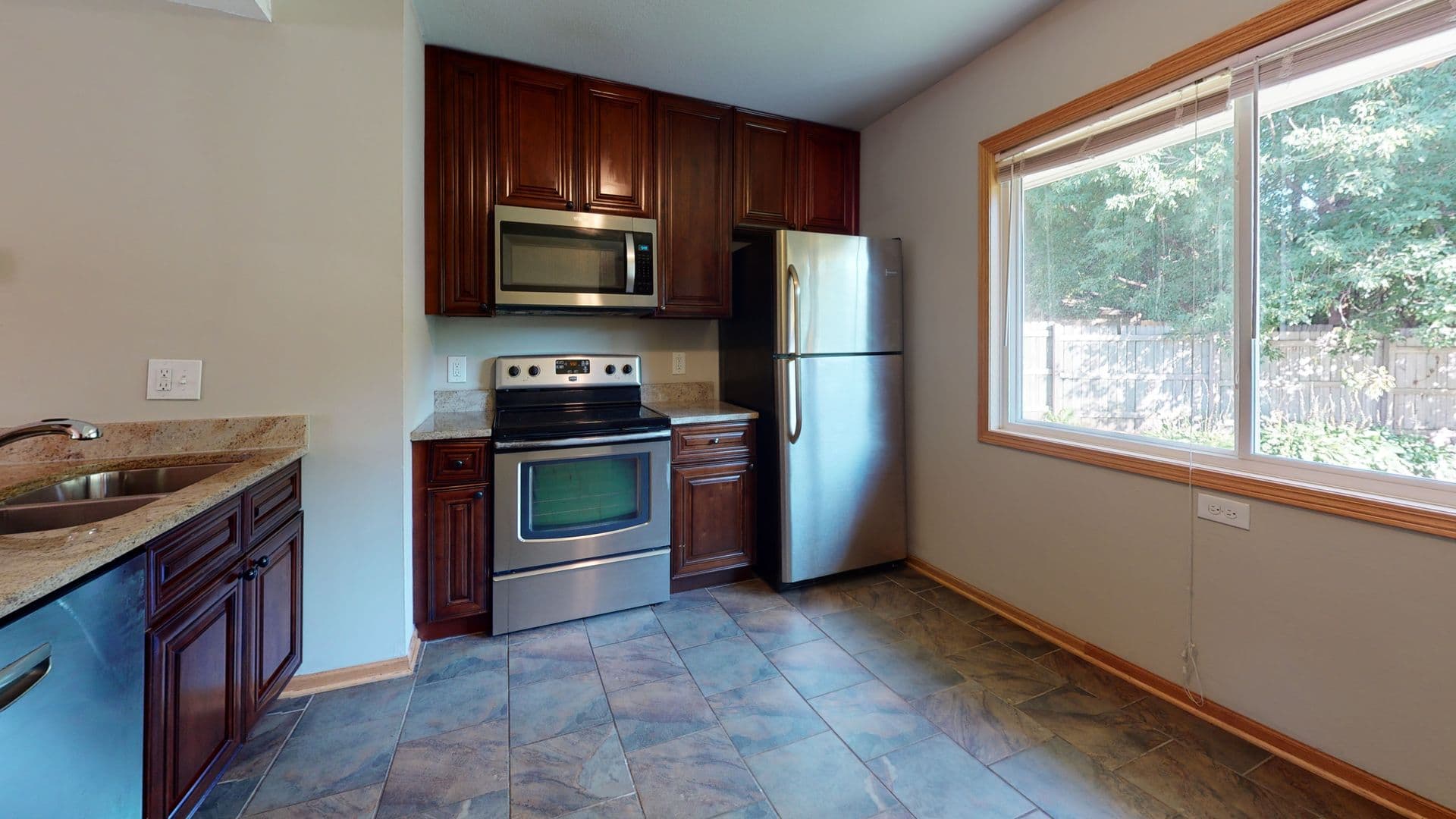 Minneapolis Apartment: 2312 Como Ave SE