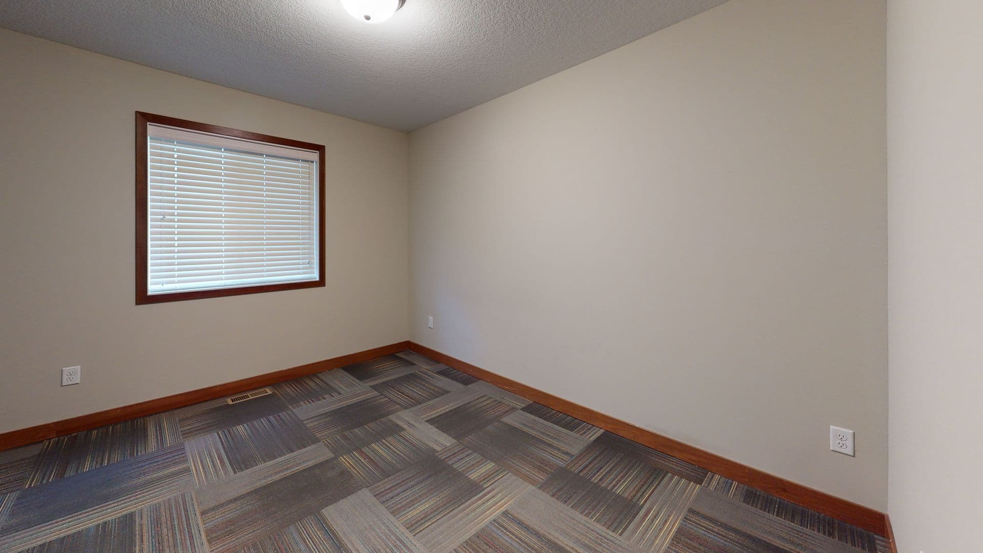 Minneapolis Apartment: 1509 Rollins Ave SE