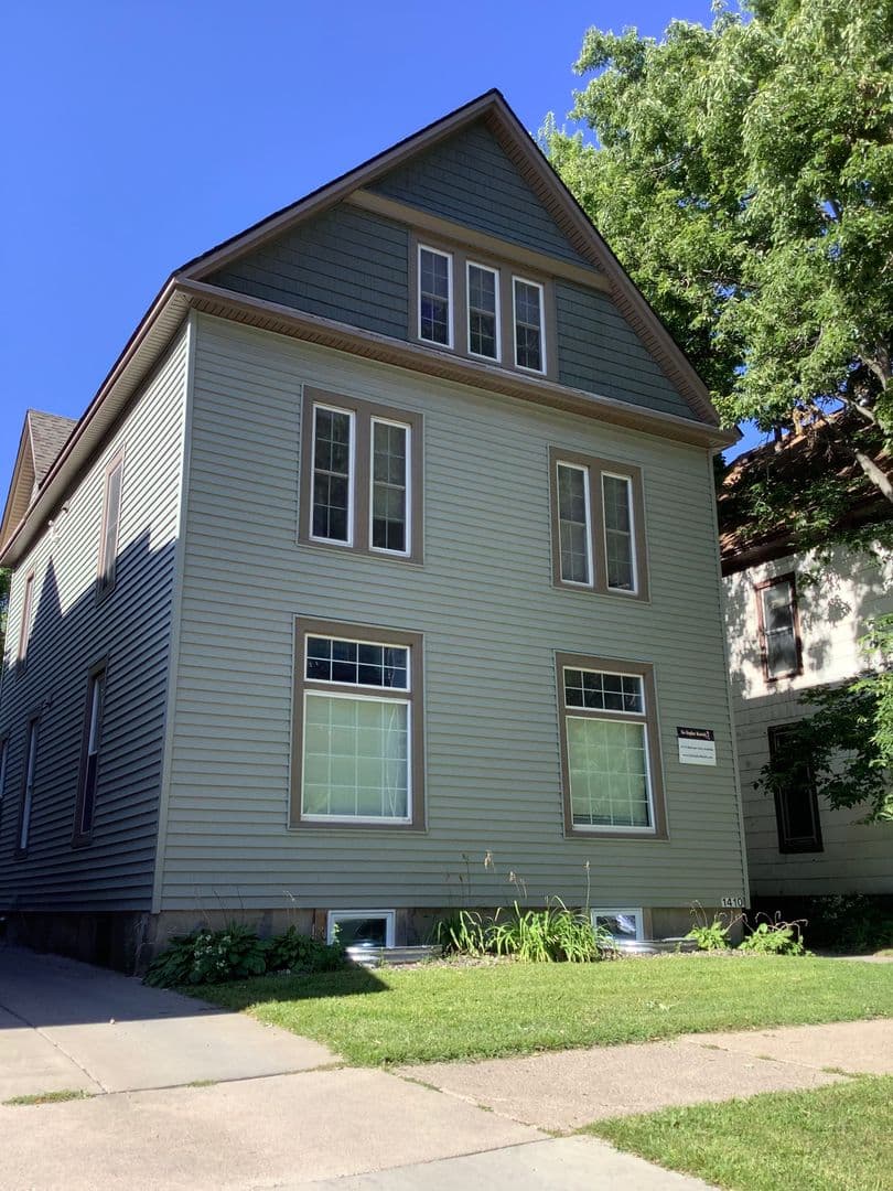 Minneapolis Apartment: 1410 7th St SE