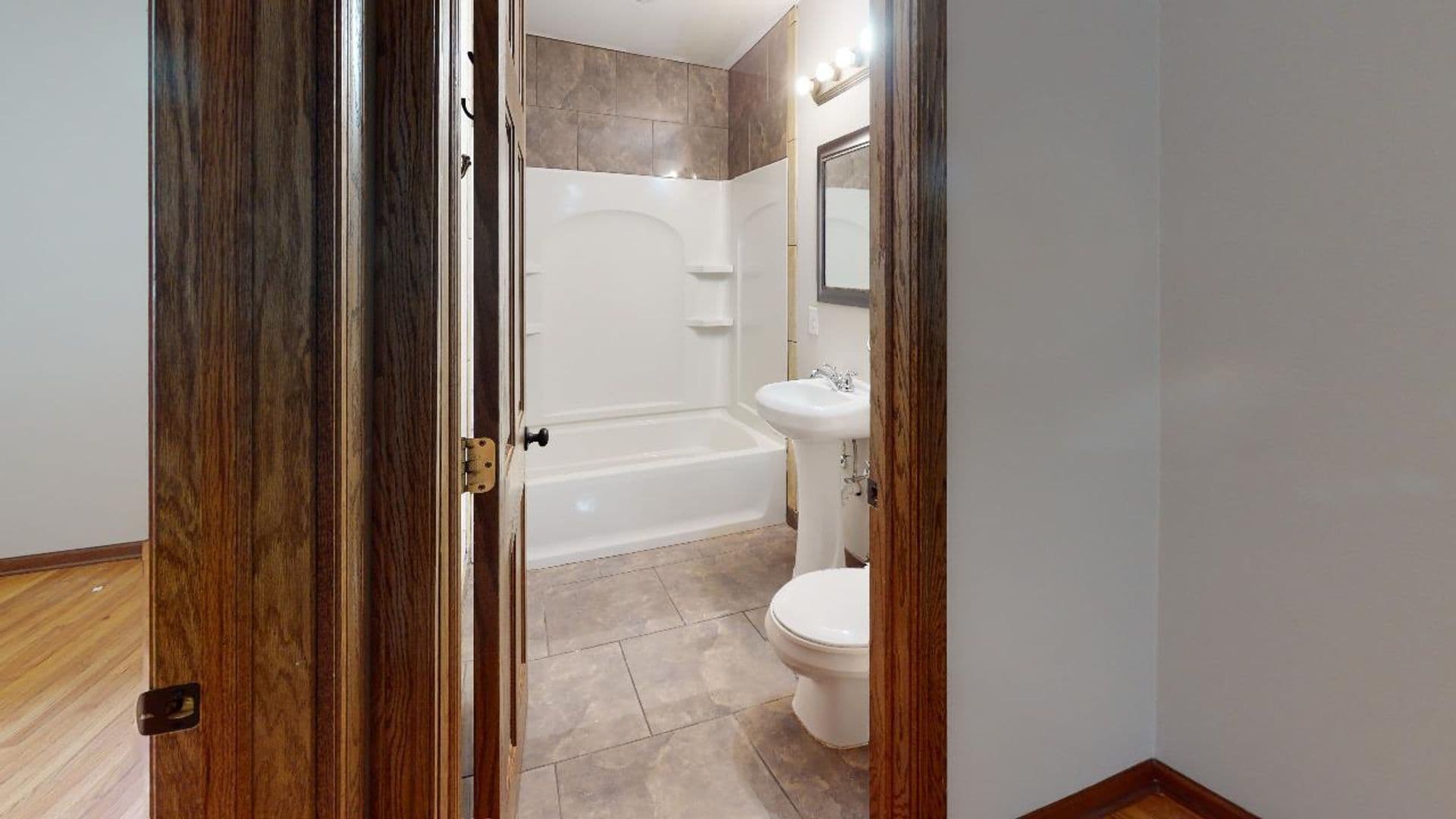 Minneapolis Apartment: 1097 25th Ave SE