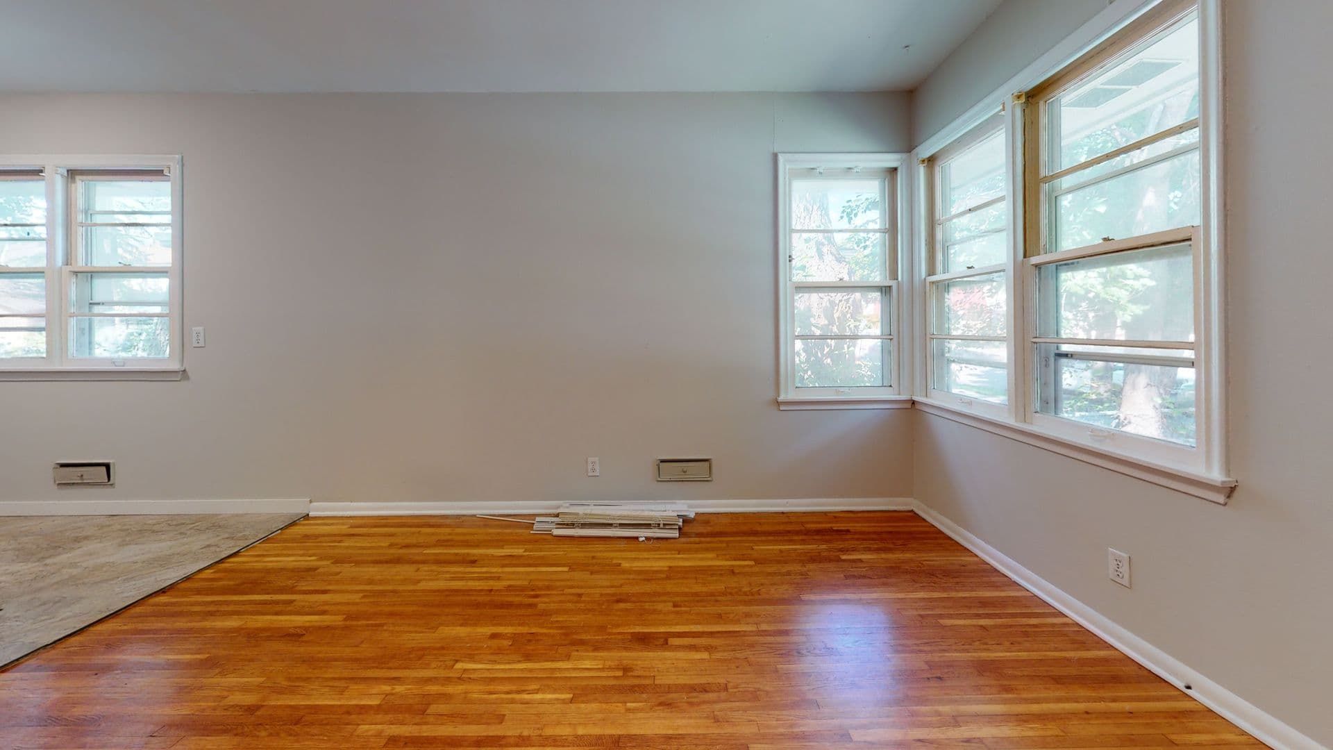 Minneapolis Apartment: 917 22nd Ave SE