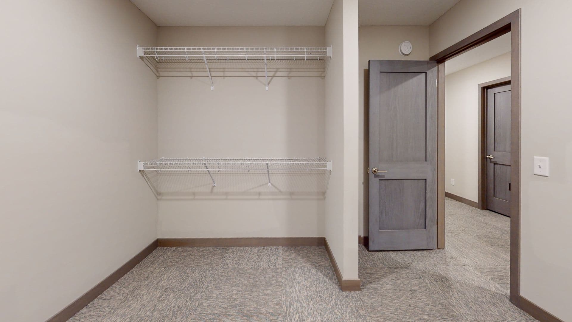 Minneapolis Apartment: 1800 Como Ave SE