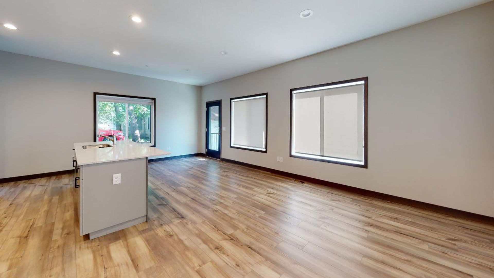 Minneapolis Apartment: 716 11th Ave SE