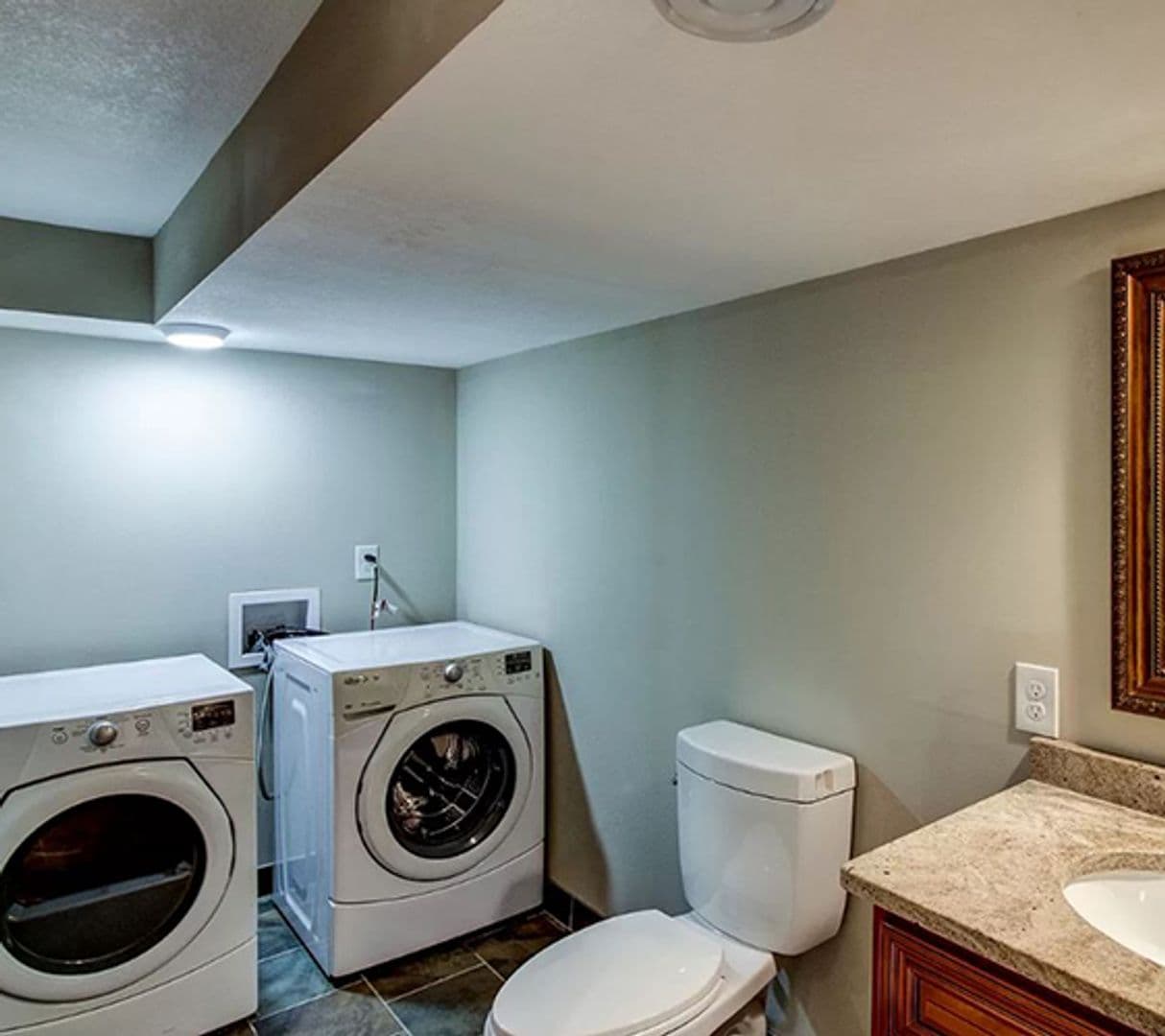 Minneapolis Apartment: 913 22nd Ave SE