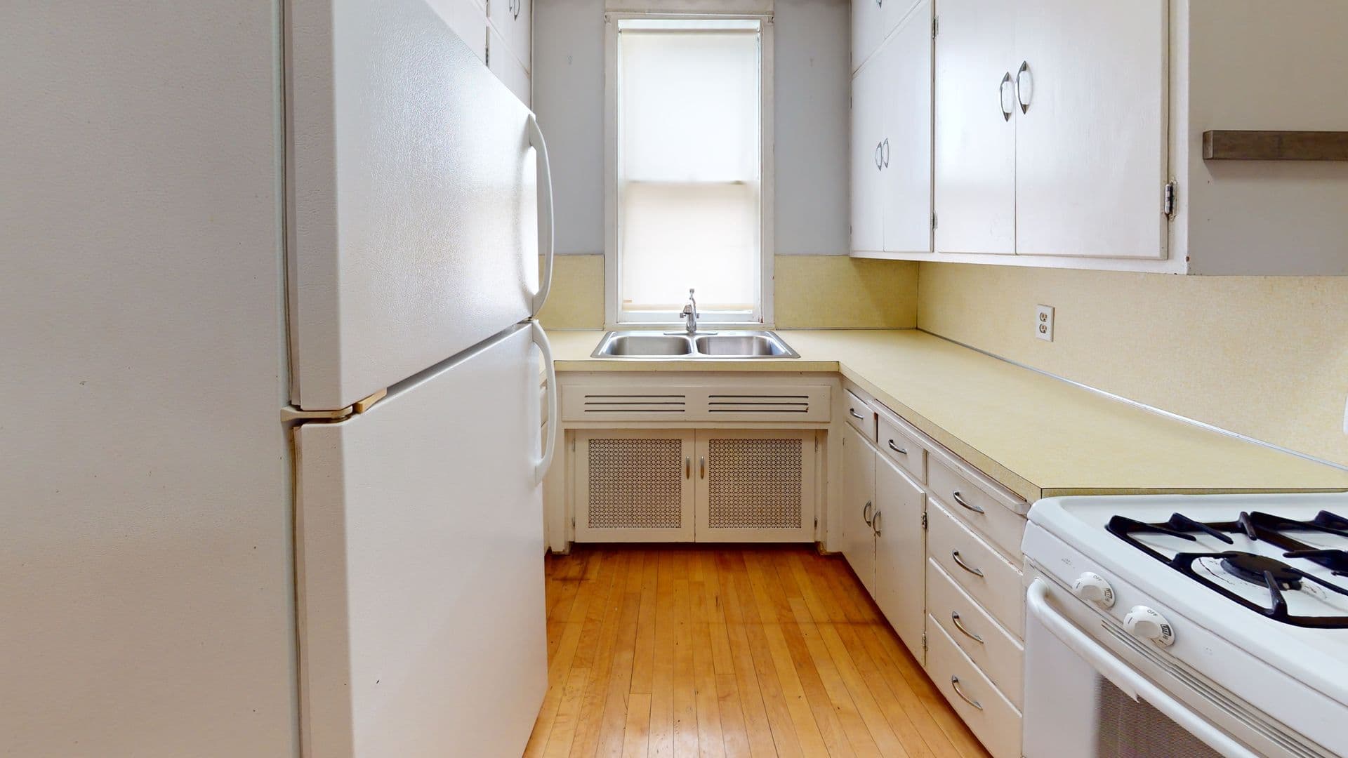 Minneapolis Apartment: 629 6th St SE