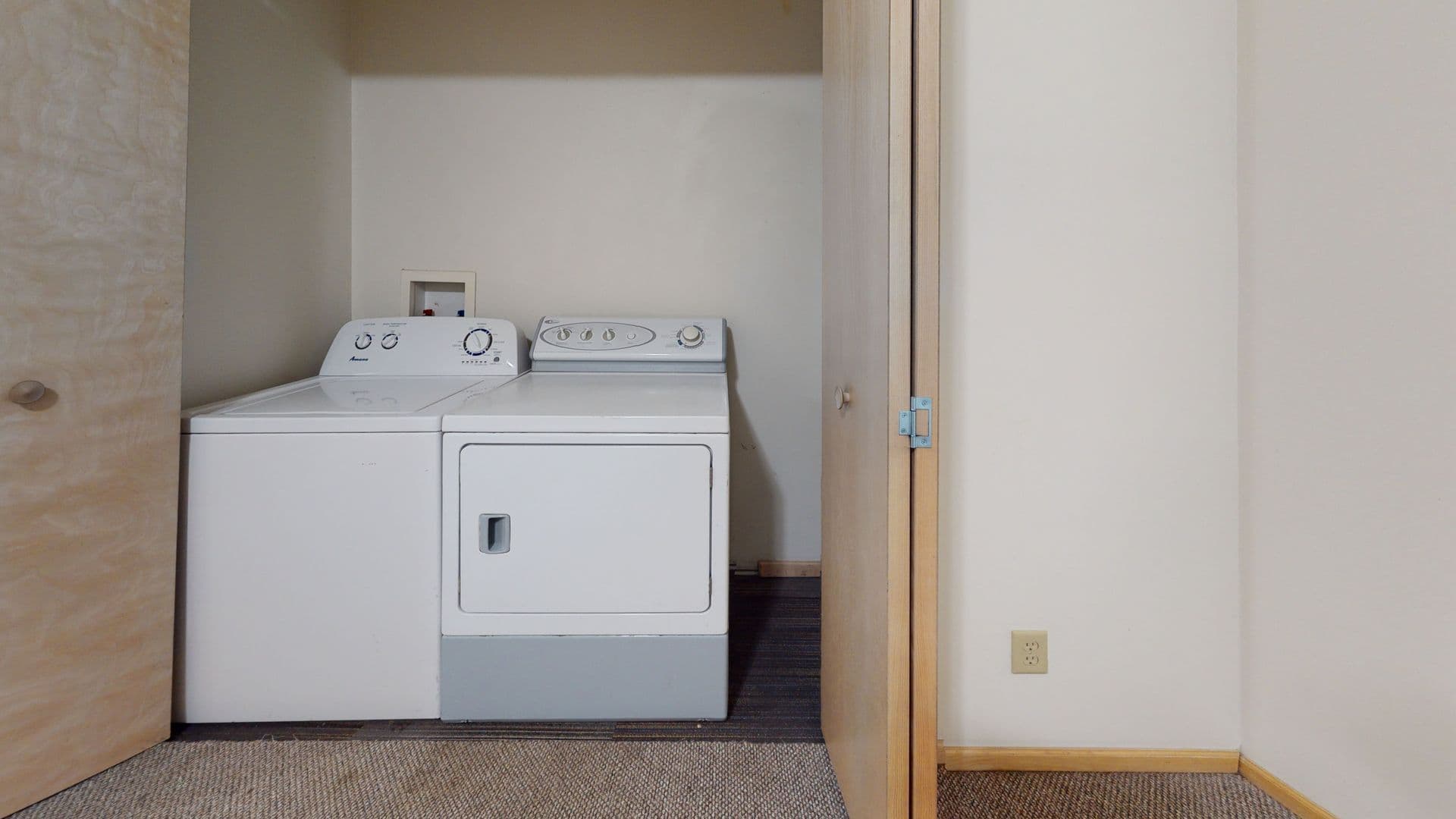 Minneapolis Apartment: 412 4th St SE #101-104