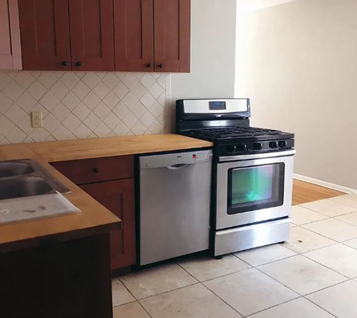 Minneapolis Apartment: 917 22nd Ave SE