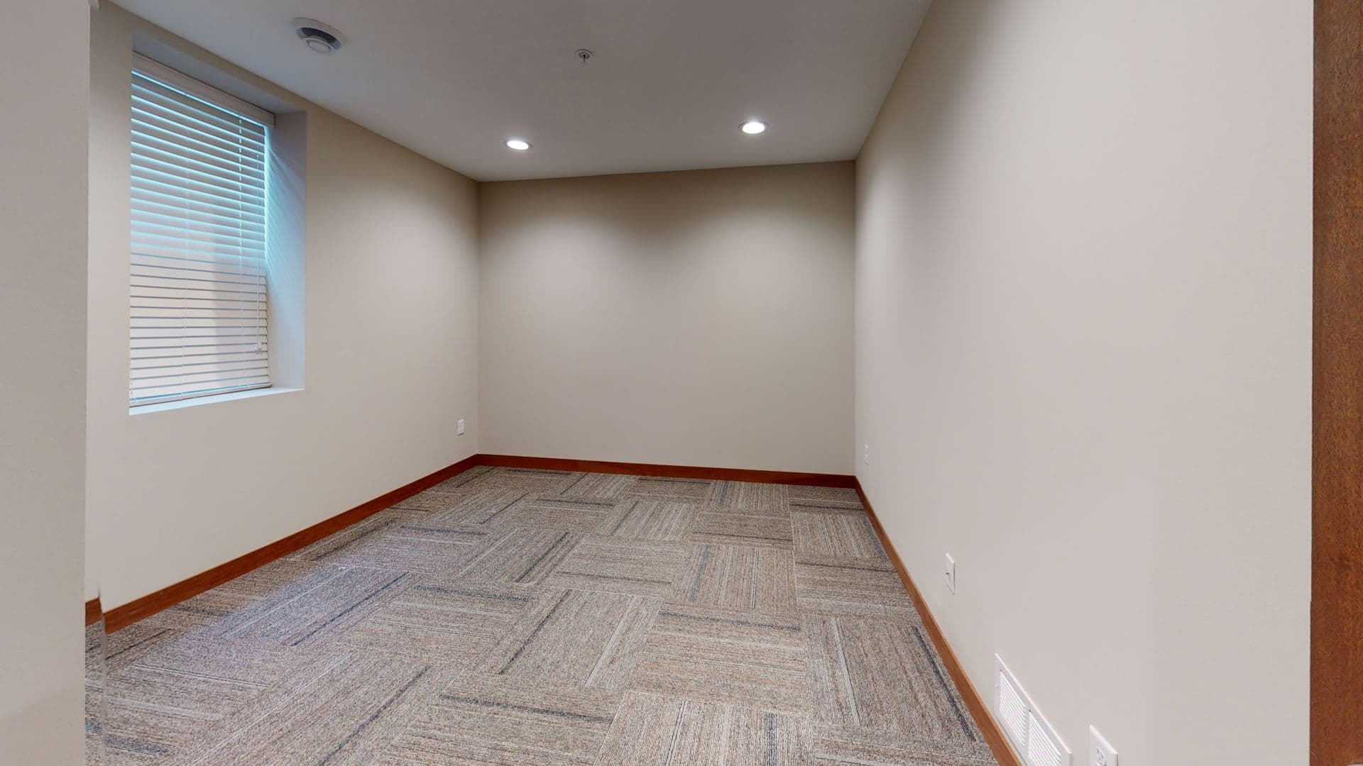 Minneapolis Apartment: 923 6th St SE