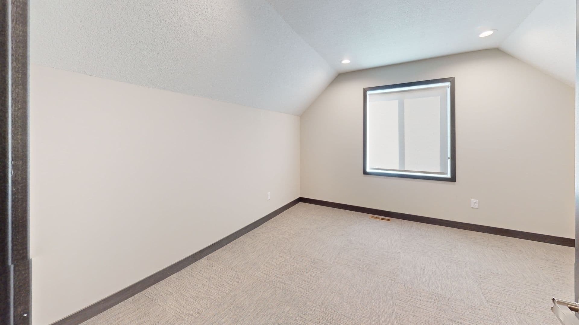 Minneapolis Apartment: 916 6th St SE