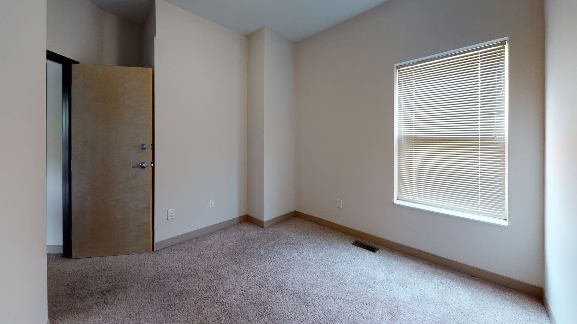 Minneapolis Apartment: 1011 & 1015 4th St SE
