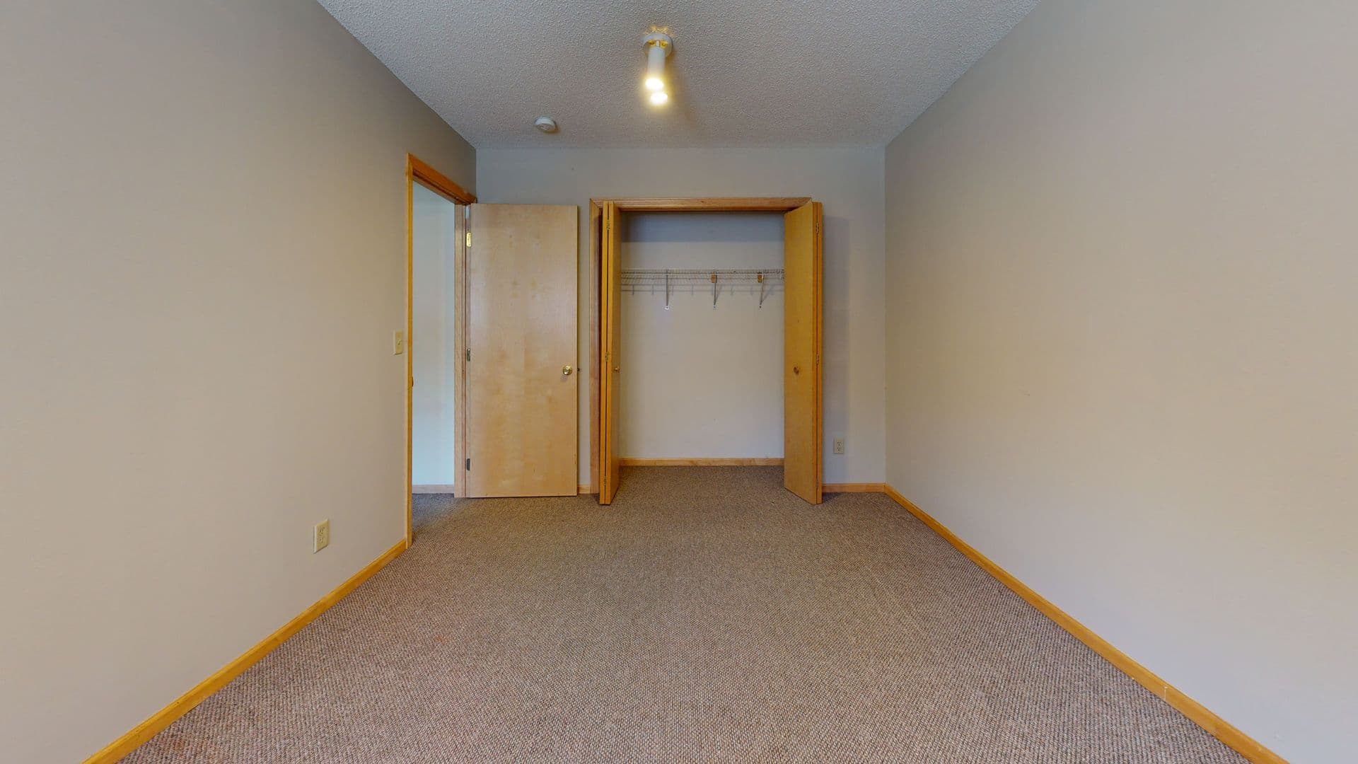 Minneapolis Apartment: 412 4th St SE #101-104
