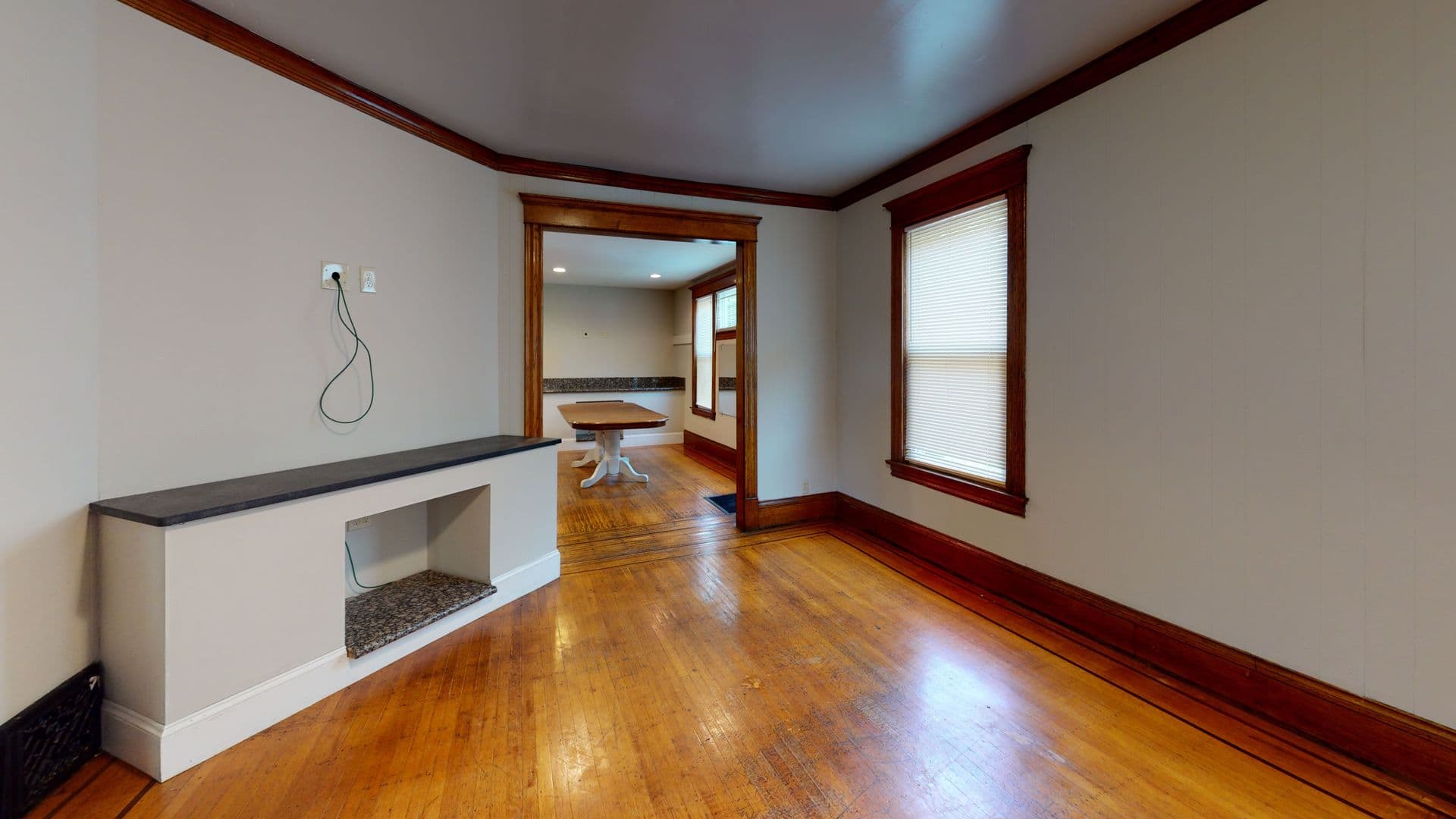 Minneapolis Apartment: 303 5th Ave SE
