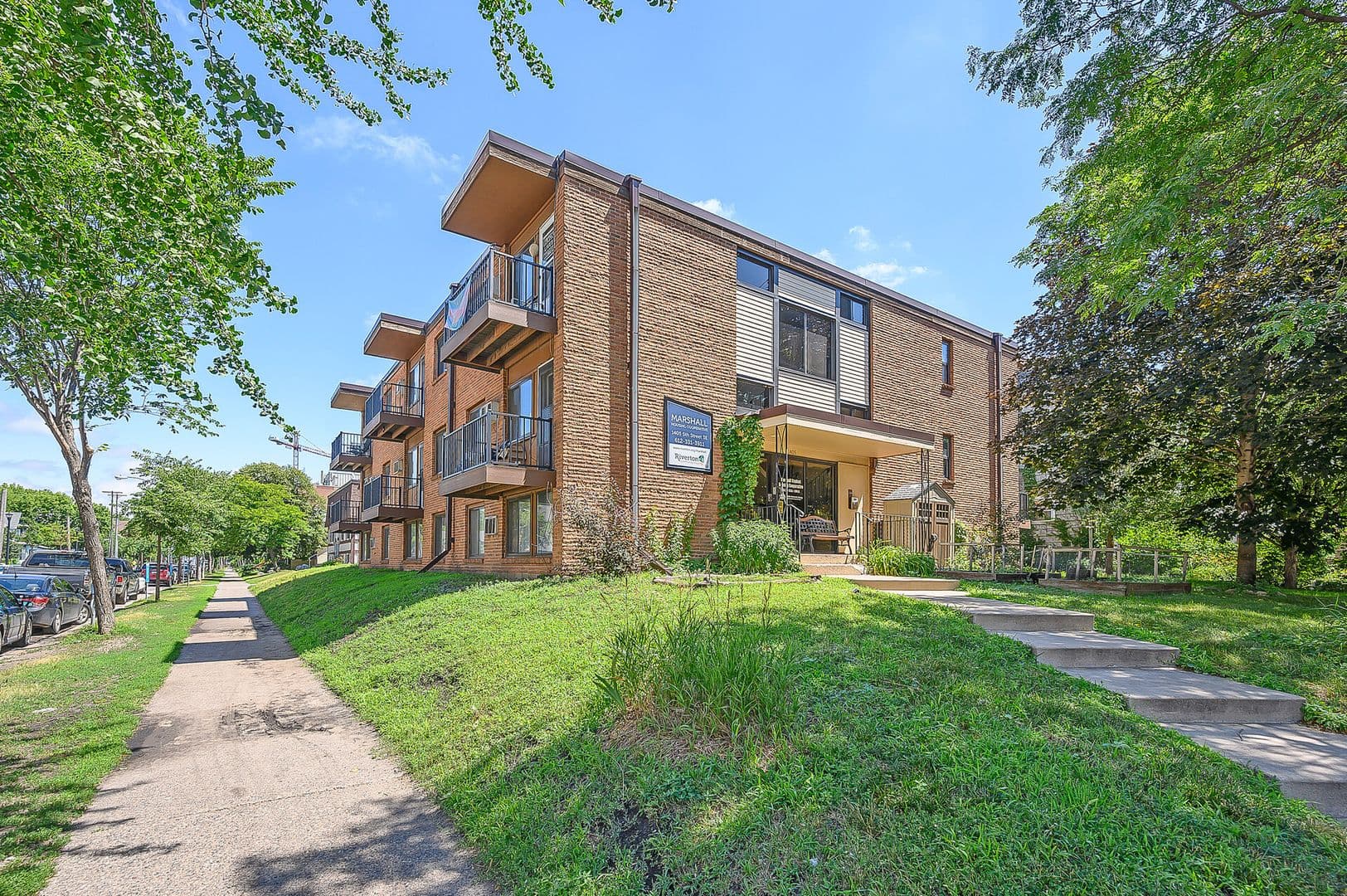 Minneapolis Apartment: 1405 5th St SE
