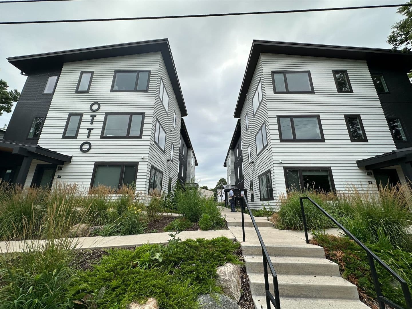 Minneapolis Apartment: 932/934/936/938 15th Ave SE