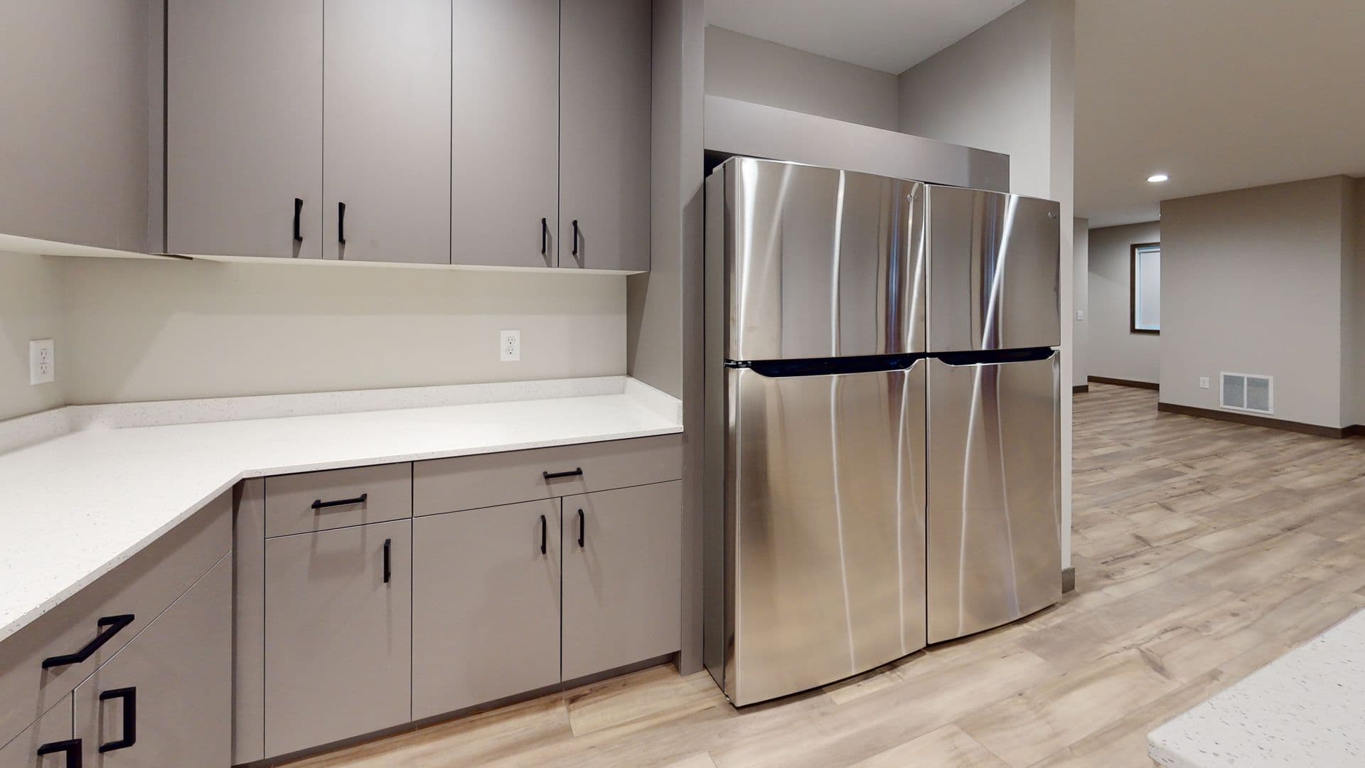 Minneapolis Apartment: 1806 Como Ave SE