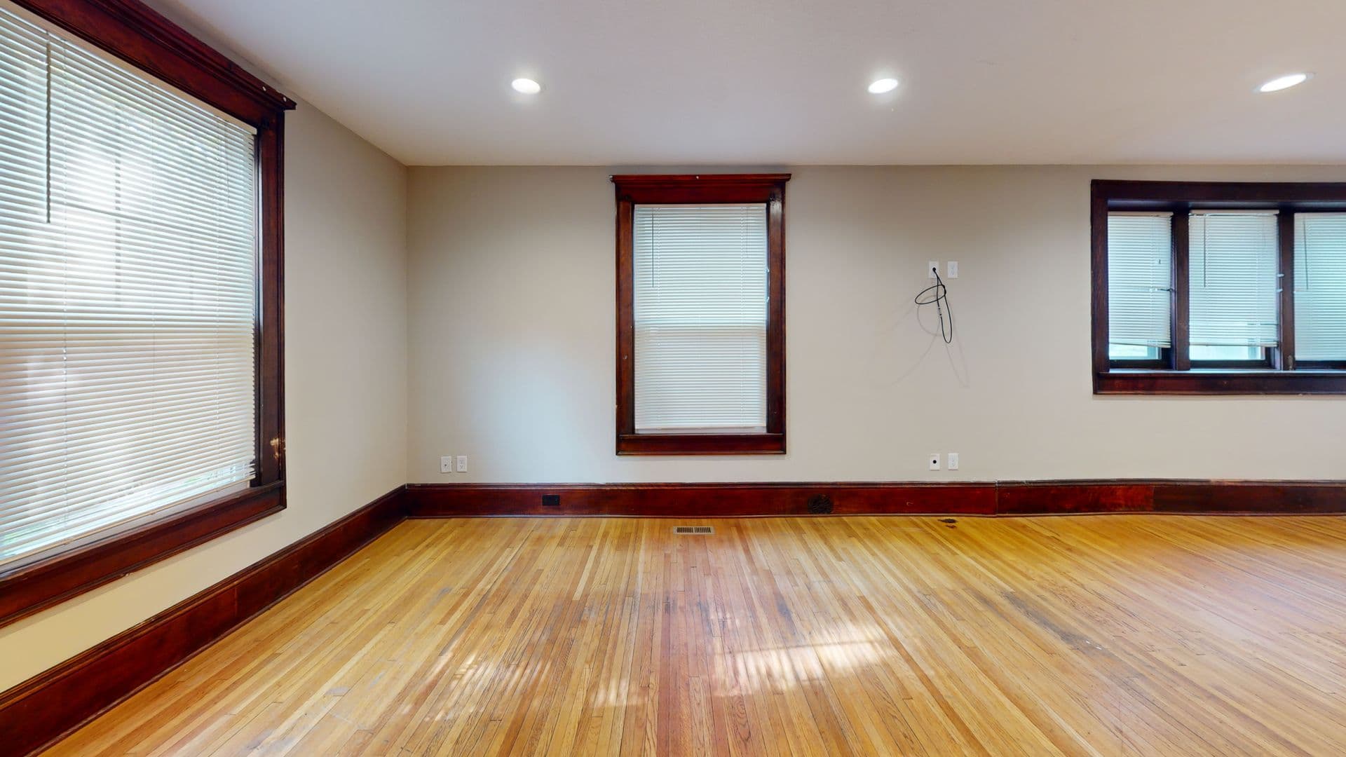 Minneapolis House: 307 5th Ave SE