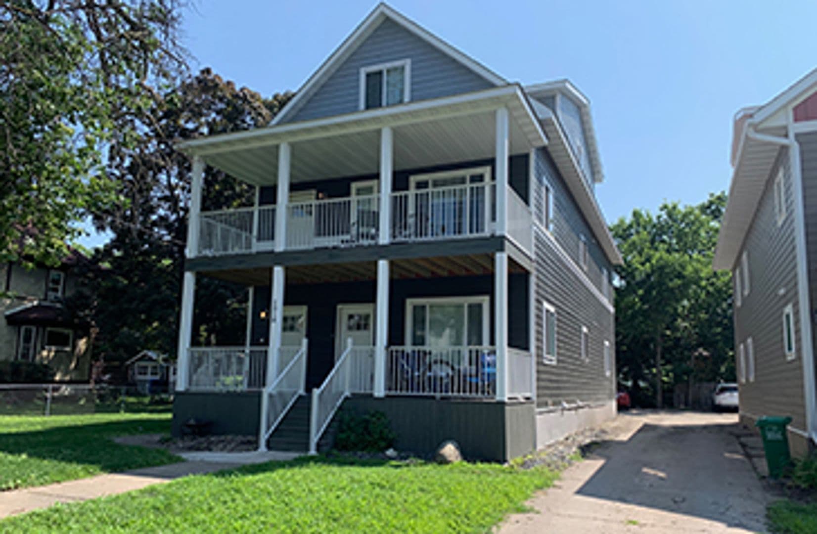 Minneapolis Apartment: 1018 13th Ave SE