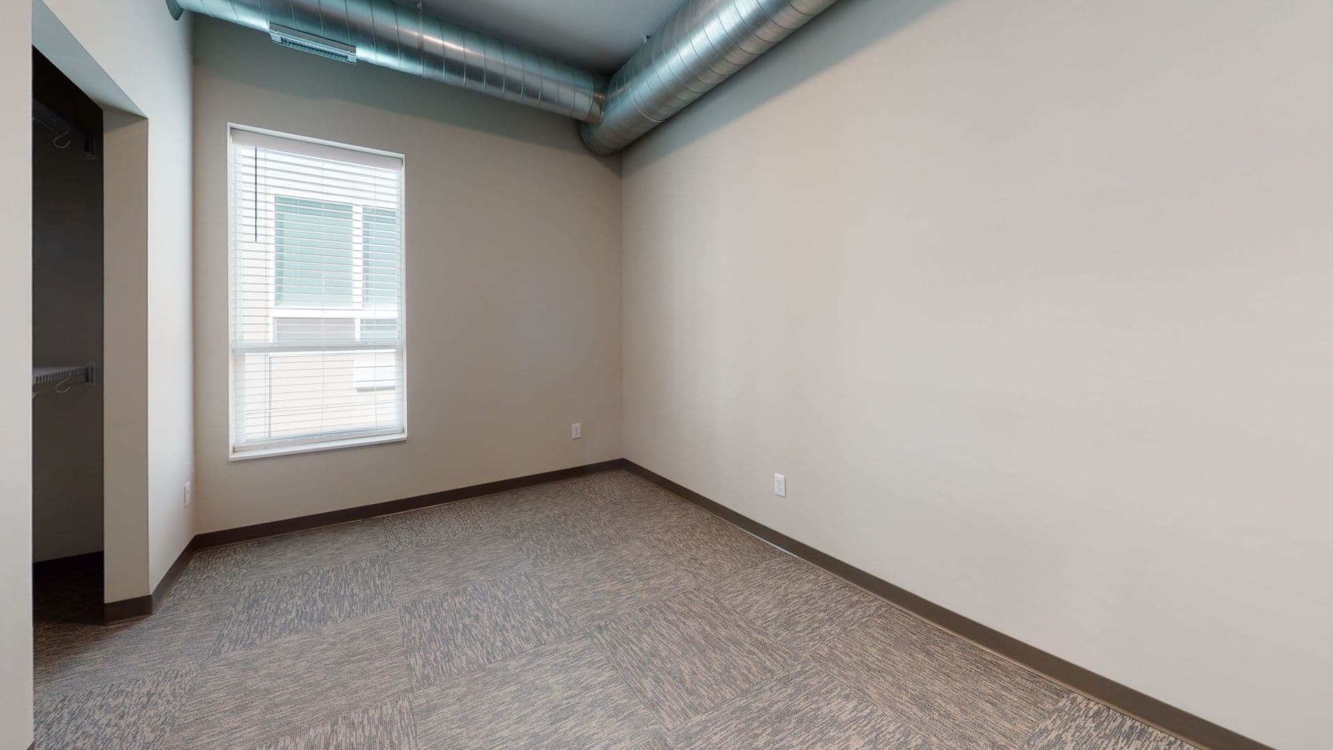 Minneapolis Apartment: 2622 Essex St SE