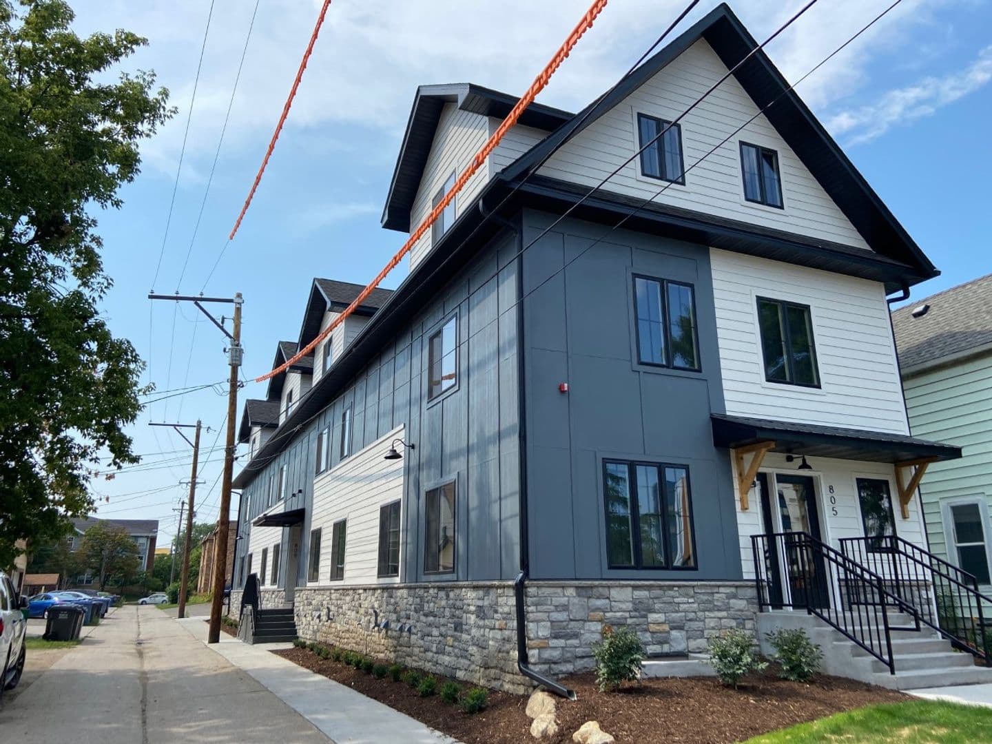 Minneapolis Apartment: 805-811 12th Ave SE