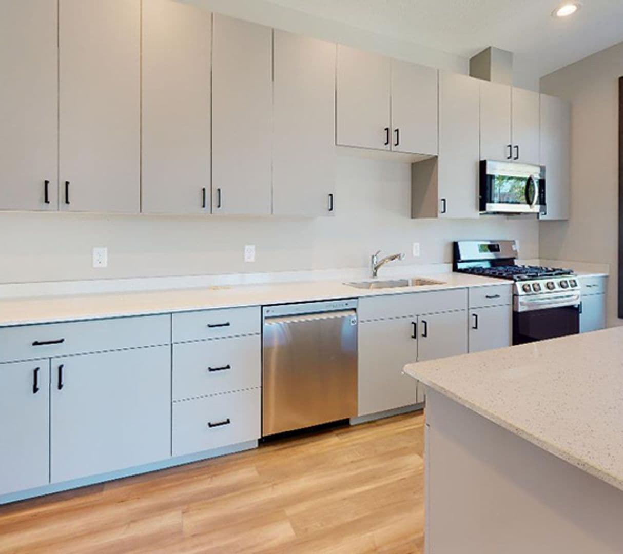 Minneapolis Apartment: 614 11th Ave SE