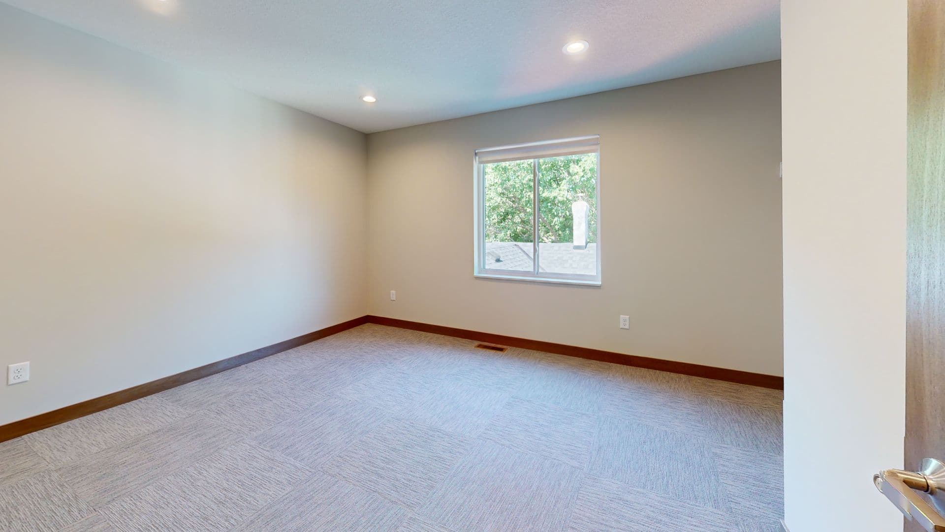 Minneapolis Apartment: 1221 7th St SE