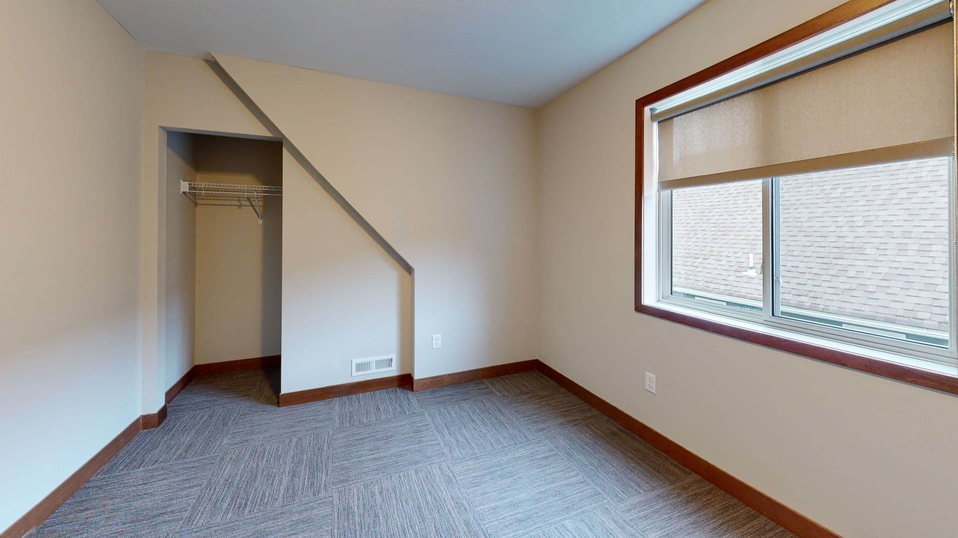 Minneapolis Apartment: 1107 7th St SE