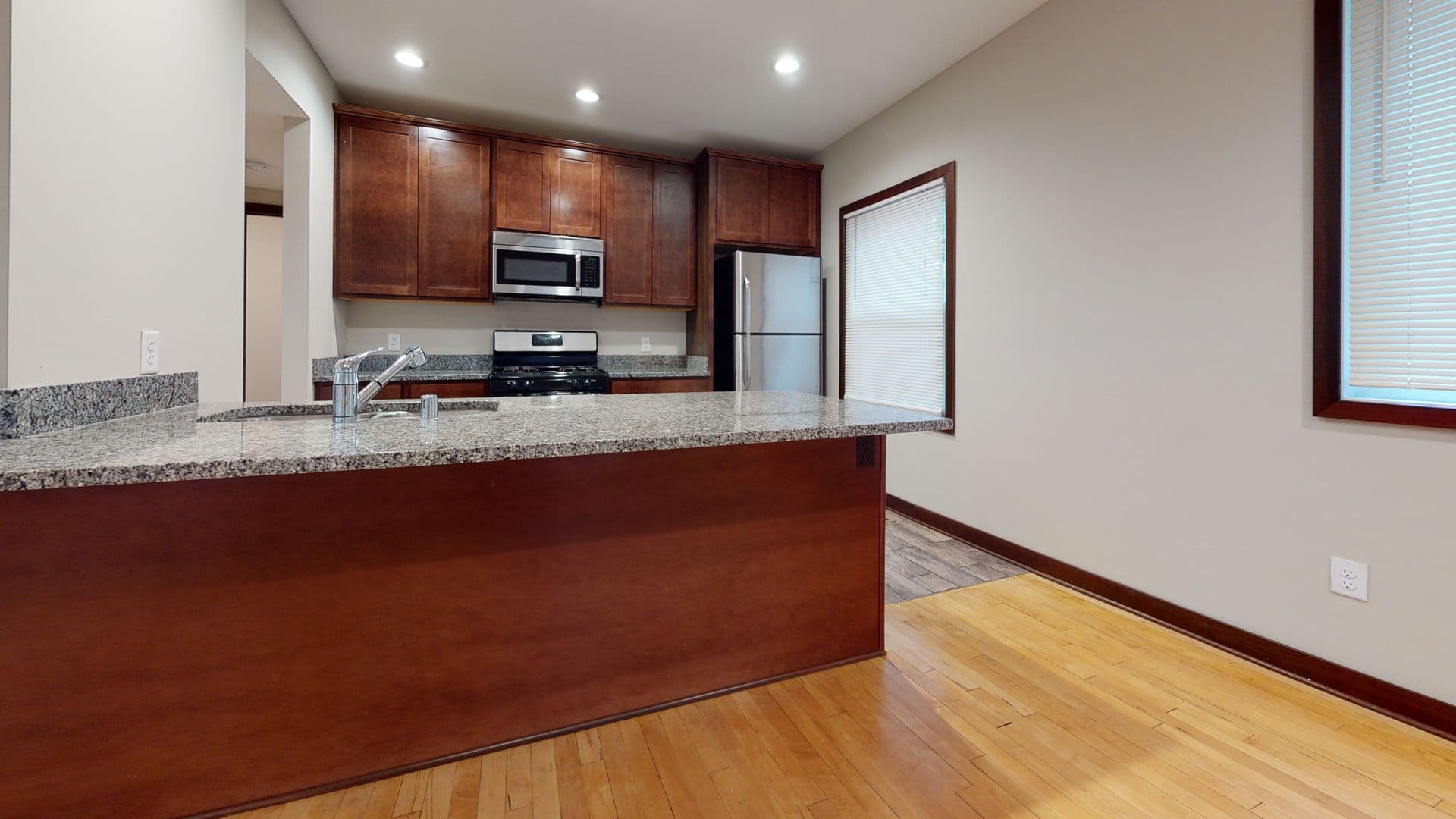 Minneapolis Multiplex: 408-410 8th St SE