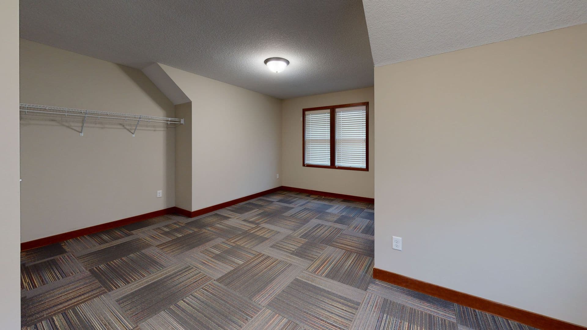 Minneapolis Apartment: 917 7th St SE