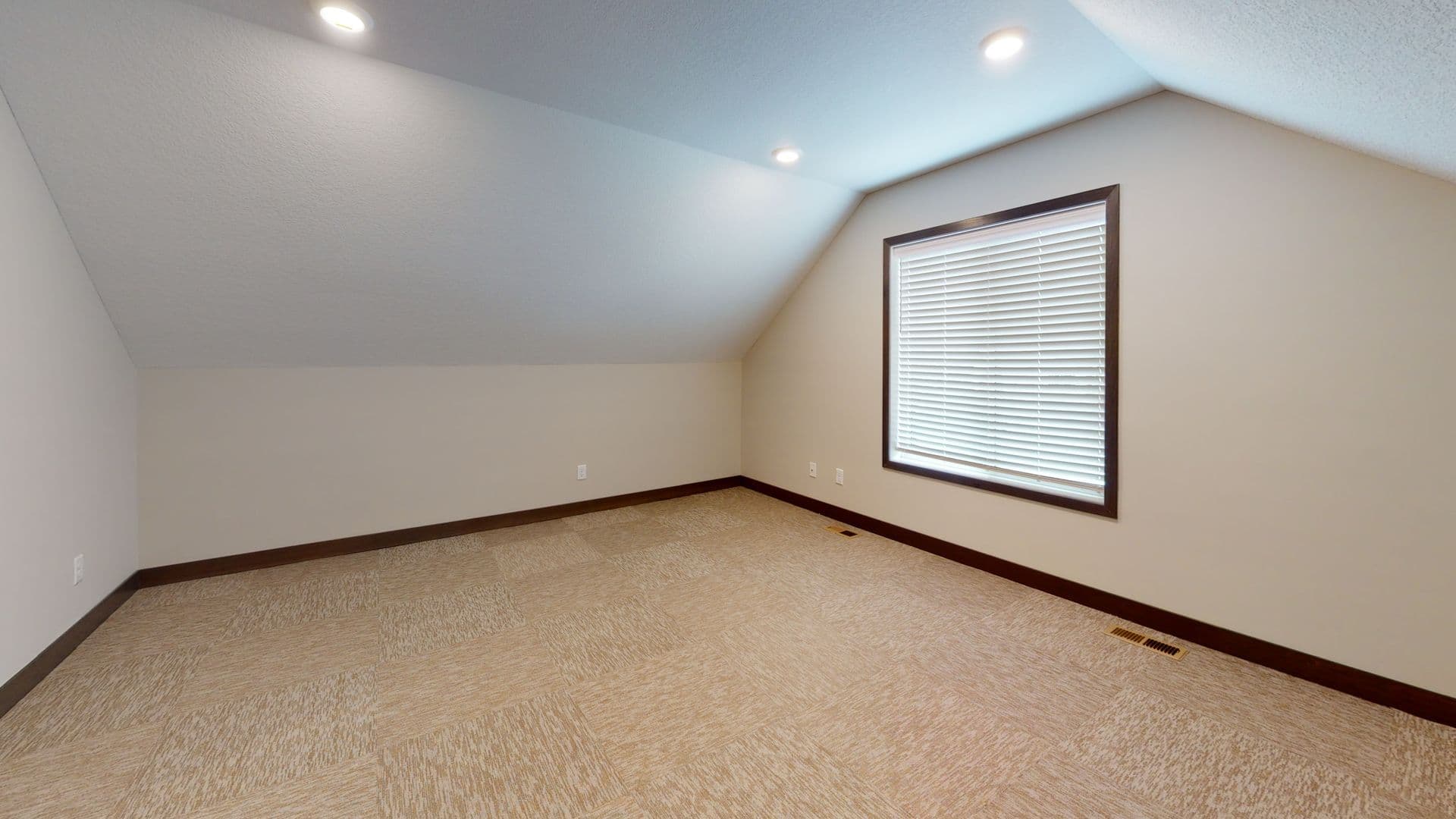 Minneapolis Apartment: 1048 23rd Ave SE
