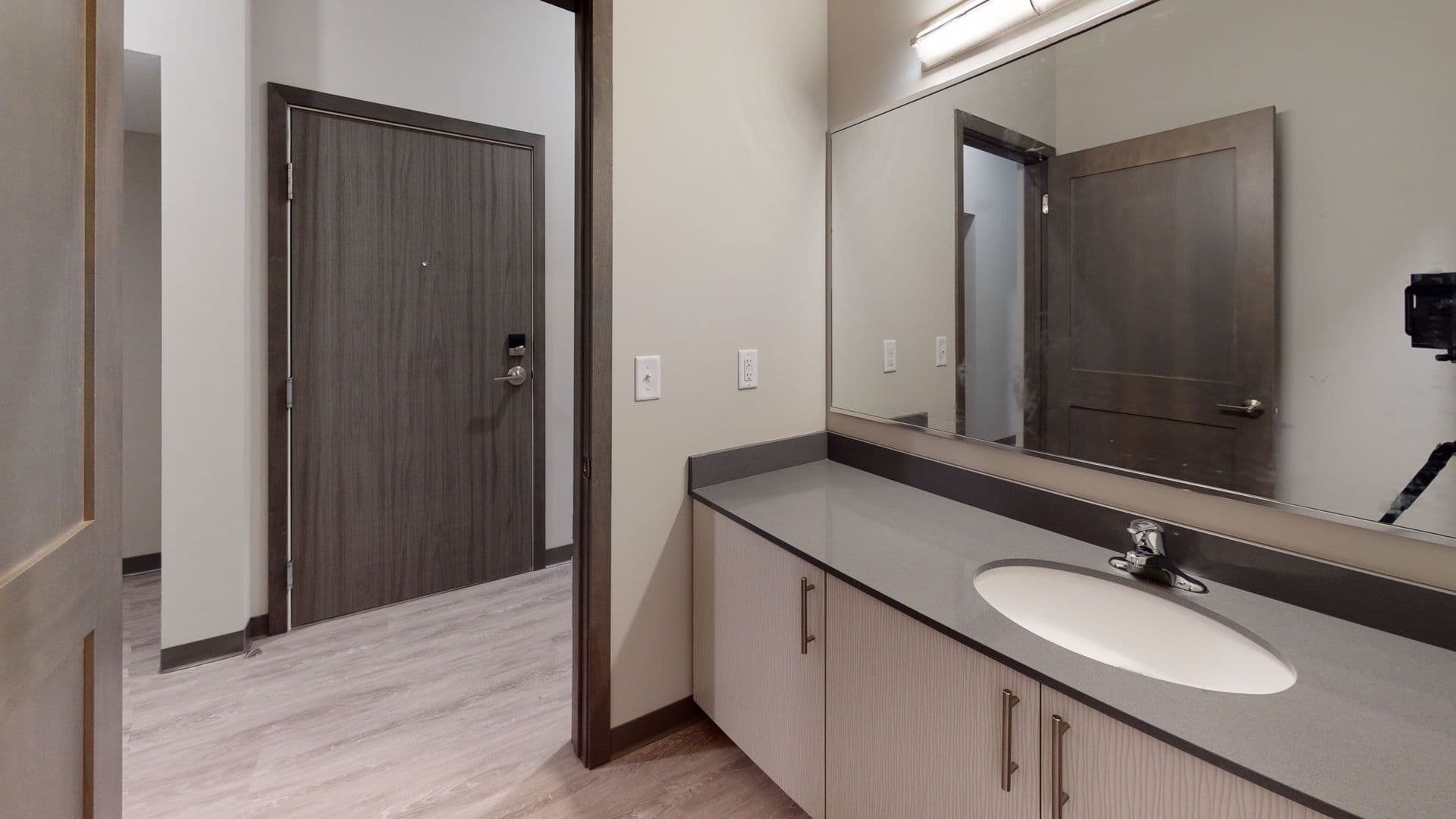Minneapolis Apartment: 2622 Essex St SE