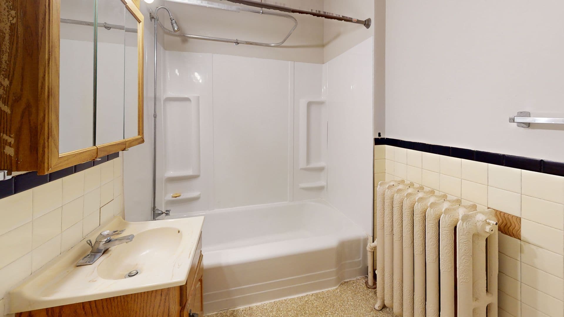 Minneapolis Apartment: 629 6th St SE
