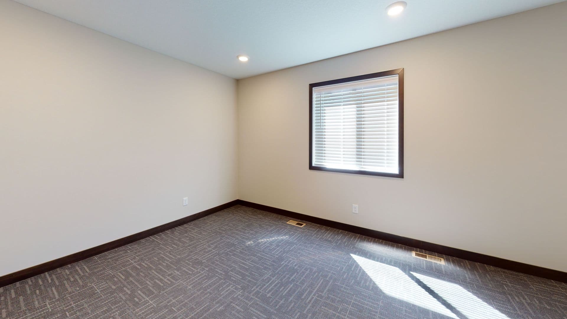 Minneapolis Apartment: 1014 16th Ave SE