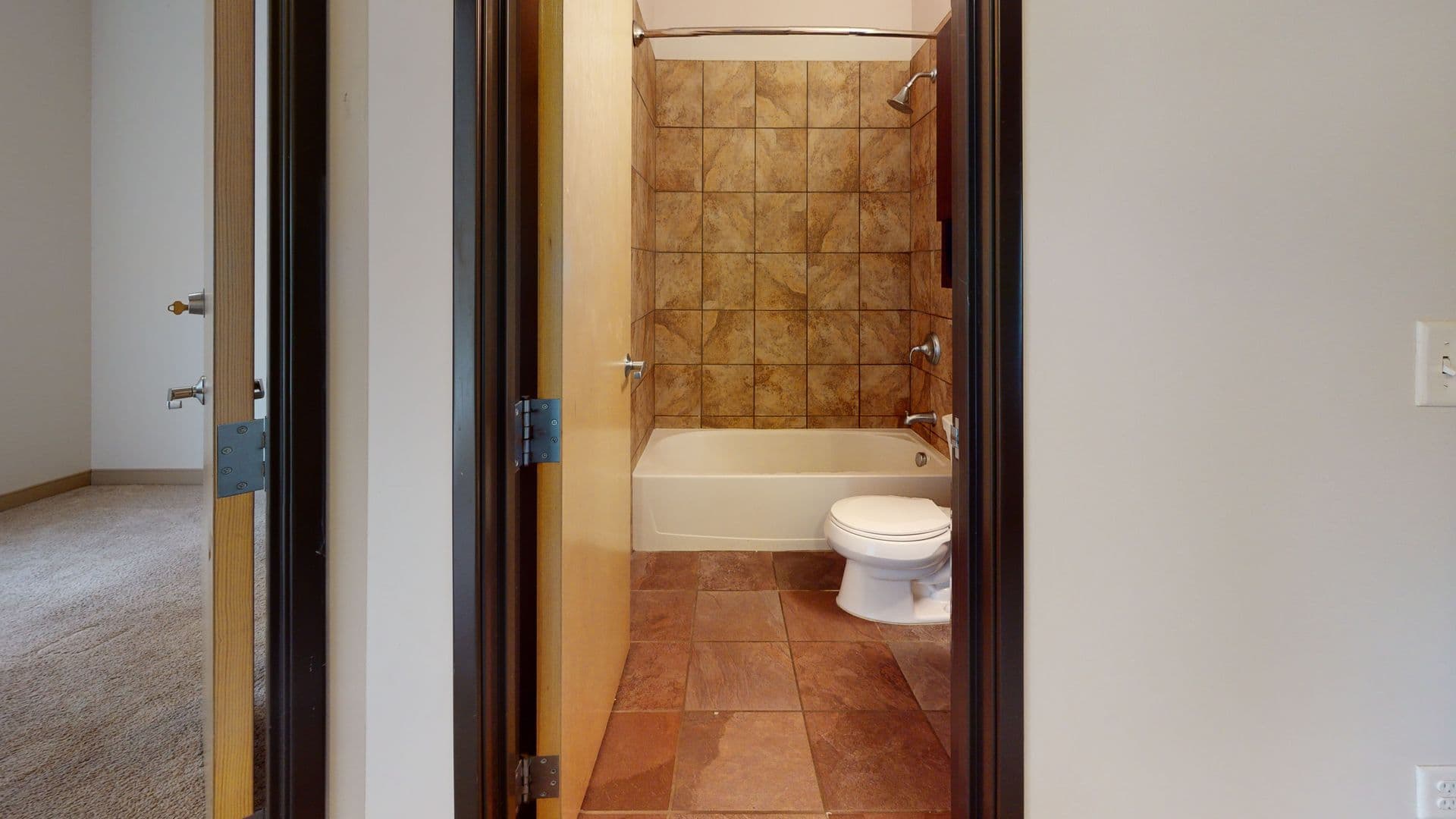 Minneapolis Apartment: 1011 & 1015 4th St SE