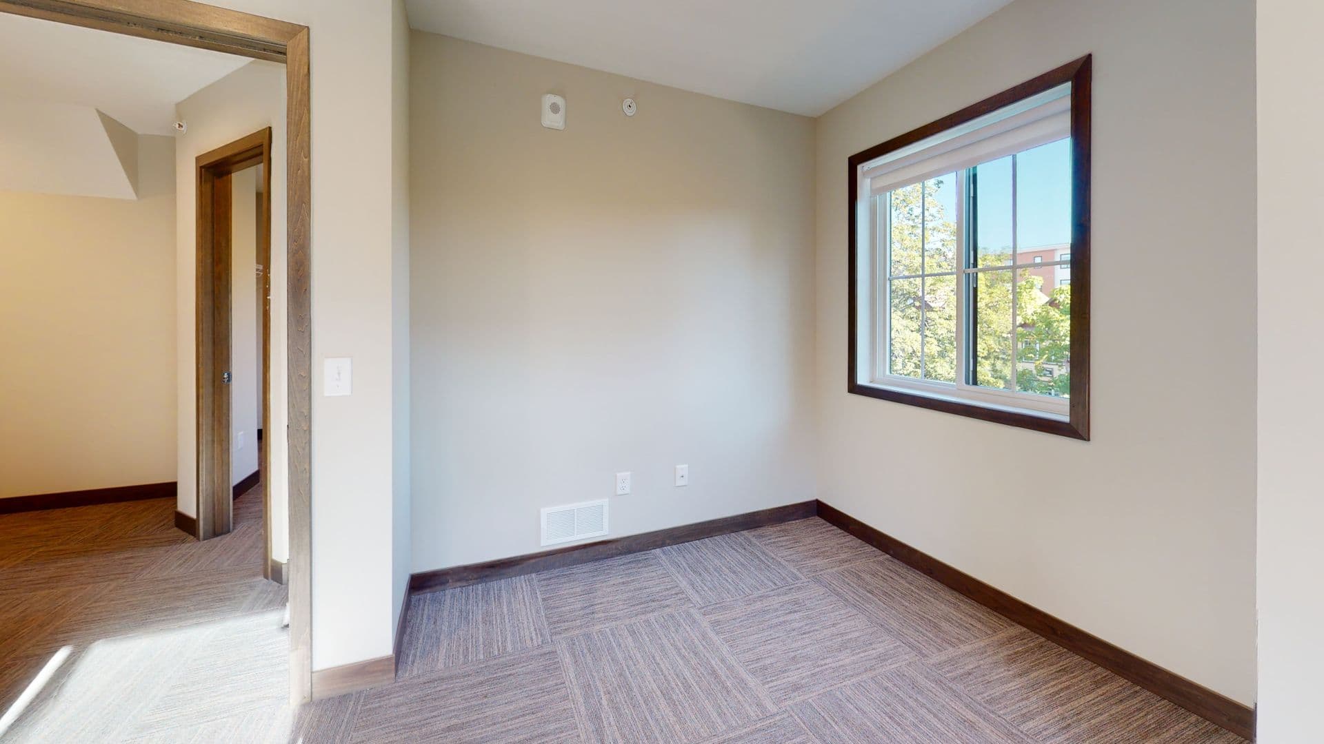 Minneapolis Multiplex: 1125 8th St SE #2