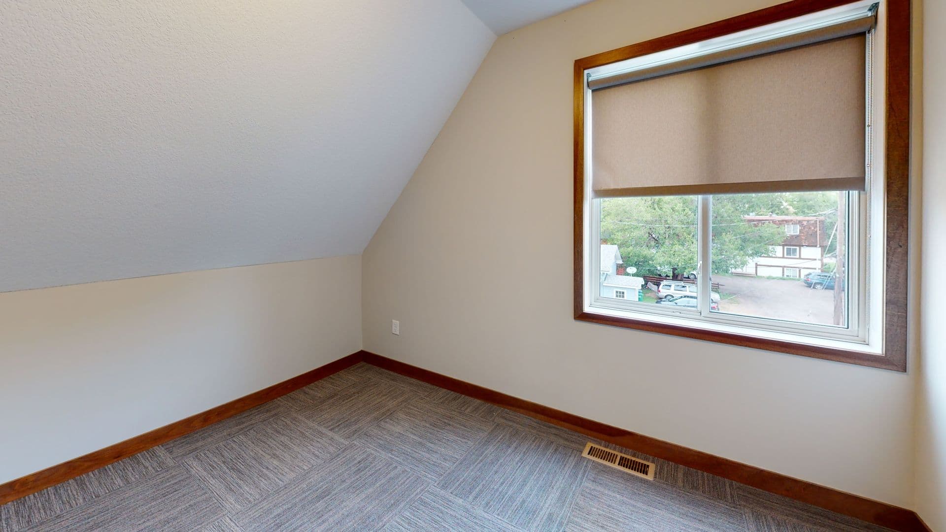Minneapolis Apartment: 1107 7th St SE