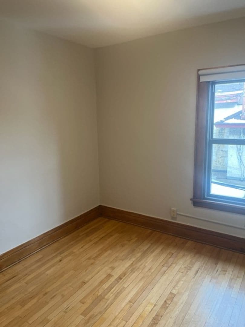 Minneapolis Apartment: 411 12th Ave SE