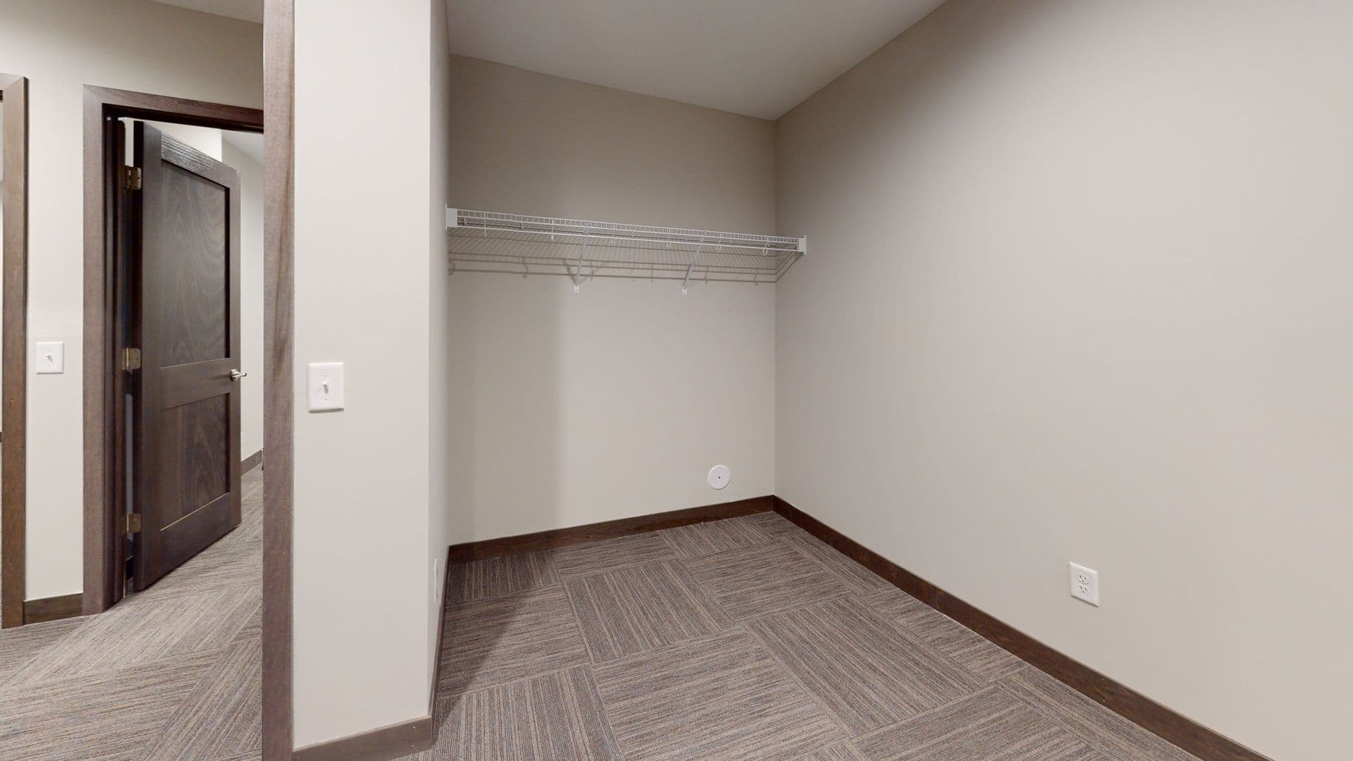 Minneapolis Apartment: 1800 Como Ave SE