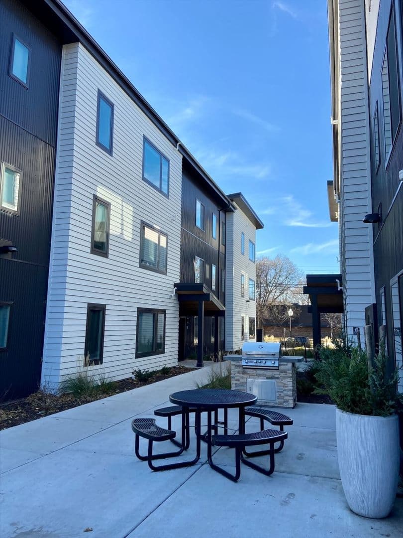 Minneapolis Apartment: 932/934/936/938 15th Ave SE
