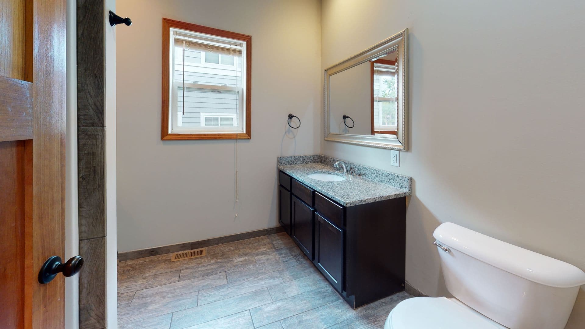 Minneapolis Apartment: 1018 16th Ave SE