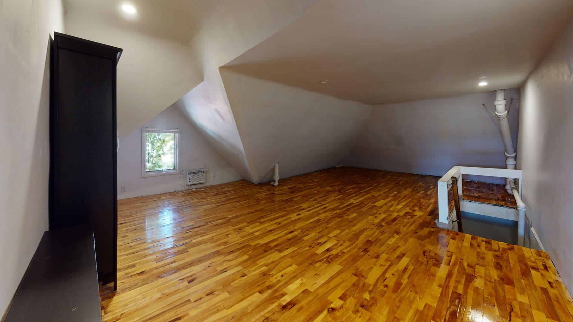 Minneapolis Apartment: 1409 5th St SE