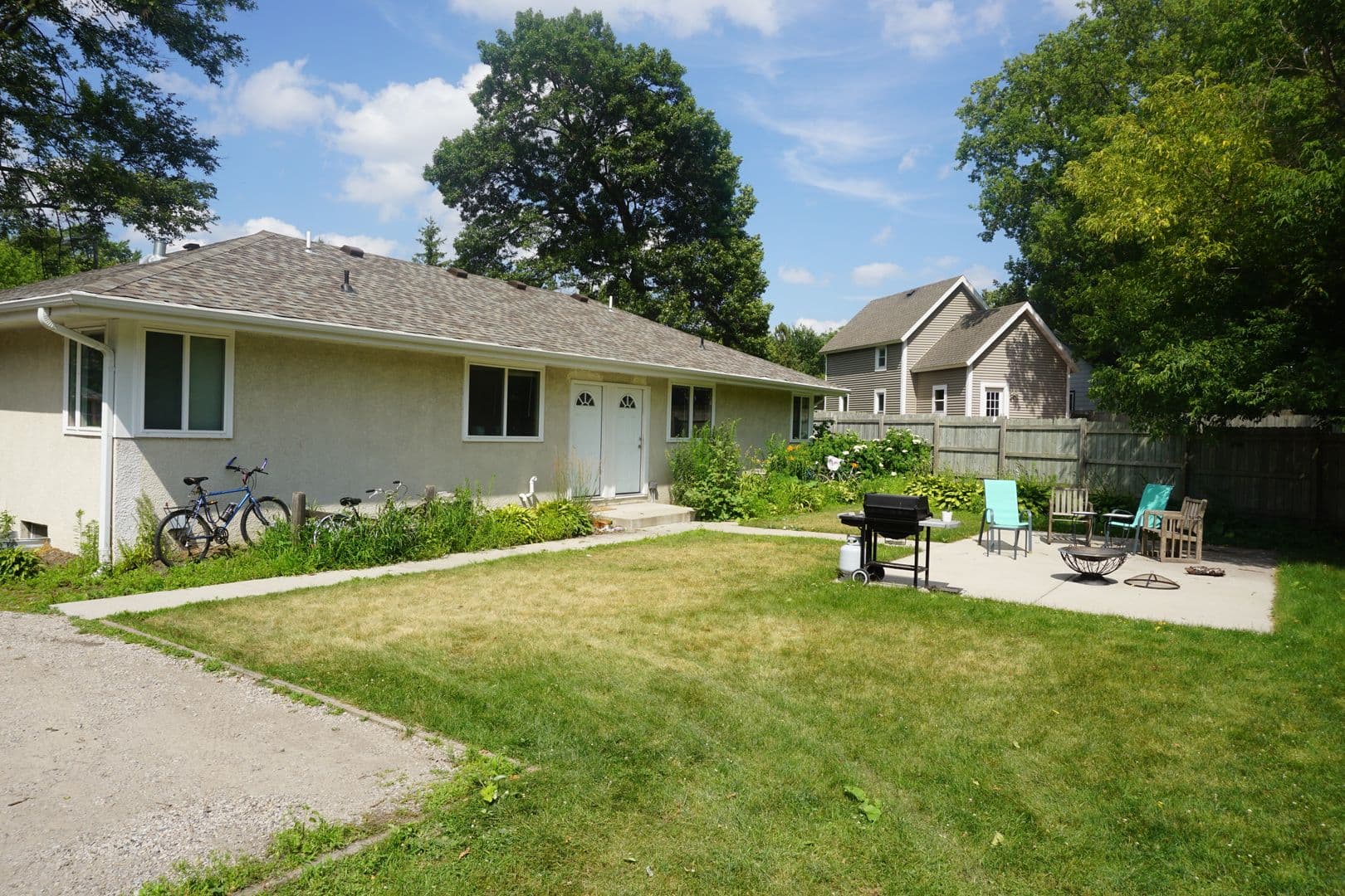 Minneapolis Apartment: 2312 Como Ave SE
