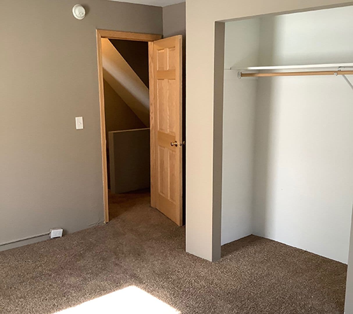 Minneapolis Apartment: 1410 7th St SE