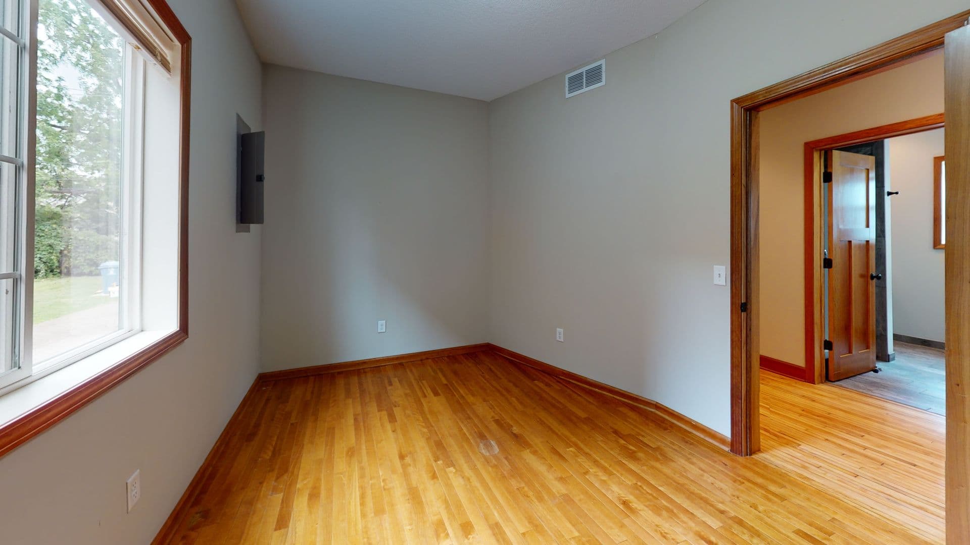 Minneapolis Apartment: 1018 16th Ave SE