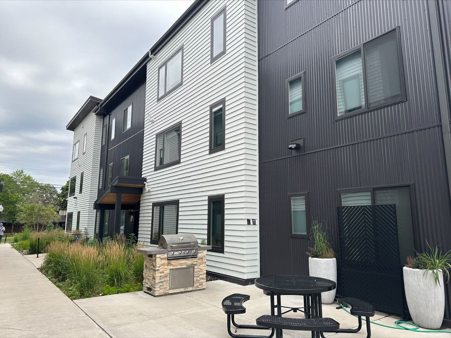 Minneapolis Apartment: 932/934/936/938 15th Ave SE
