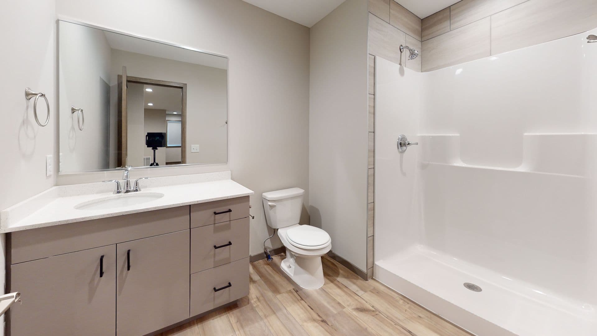 Minneapolis Apartment: 1806 Como Ave SE