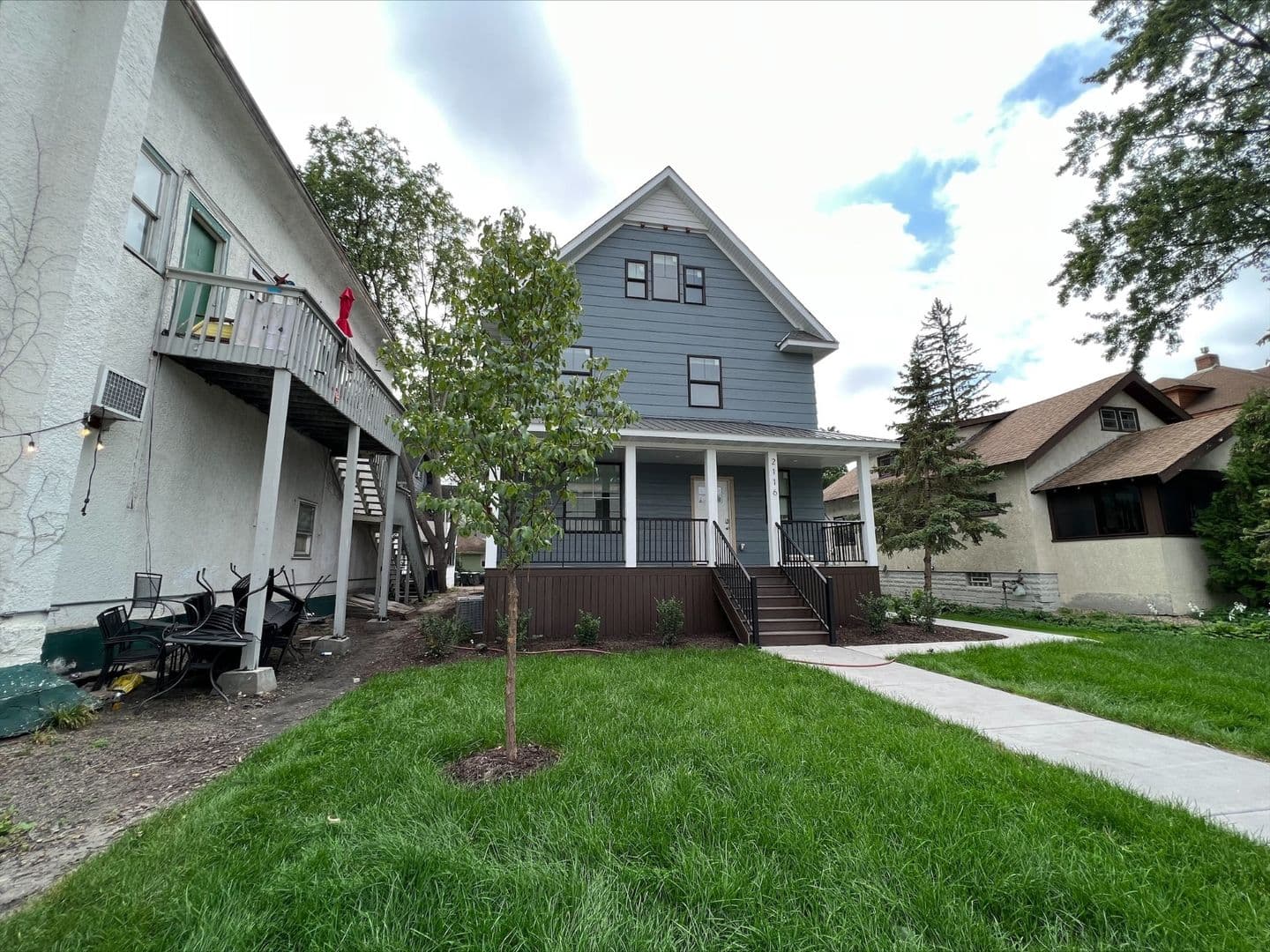 Minneapolis Apartment: 2116 Como Ave SE