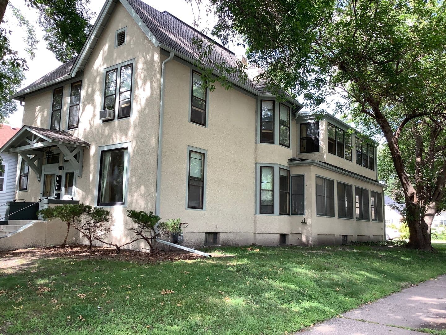 Minneapolis Apartment: 629 6th St SE
