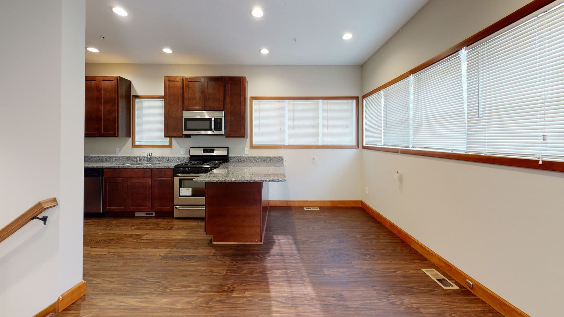 Minneapolis Apartment: 1208 Como Ave SE
